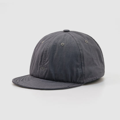 Baseballkappe mit weichem Oberteil und Kordelzug für den Außenbereich.