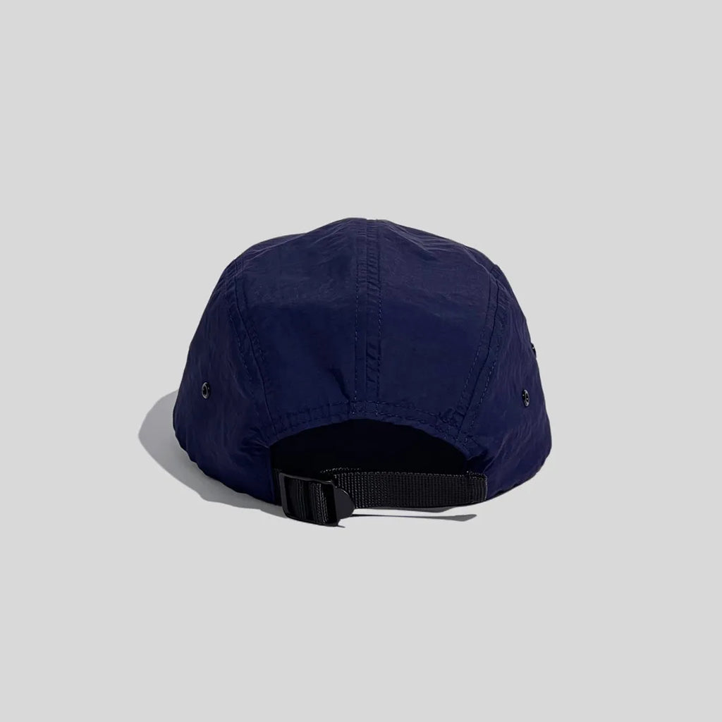 Adjustable 5-panel cap in navy blue, rear view with an open back, panel seams and black webbing buckle