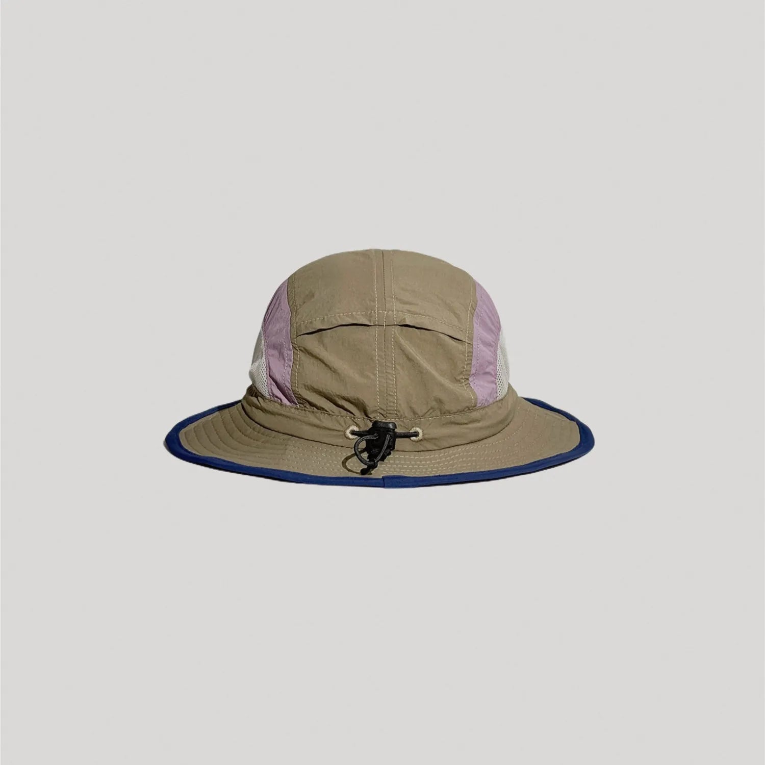 Adjustable chin cord bucket hat with rear fitting detail