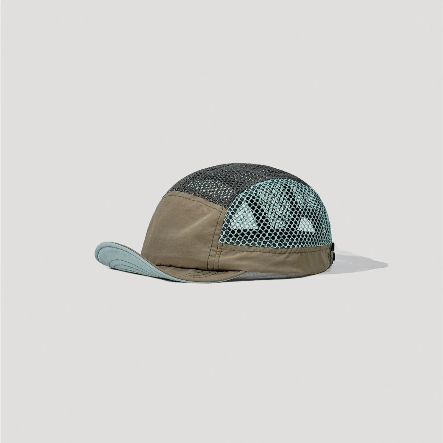 Lightweight performance cap profile with technical panel design and curved visor
