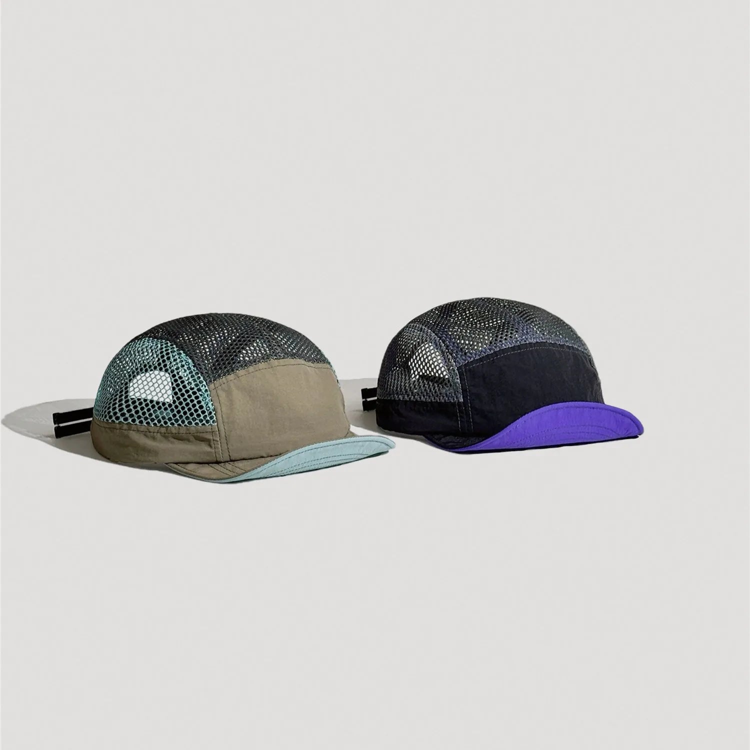 Nylon running cap collection with contrast colours and breathable mesh panel construction