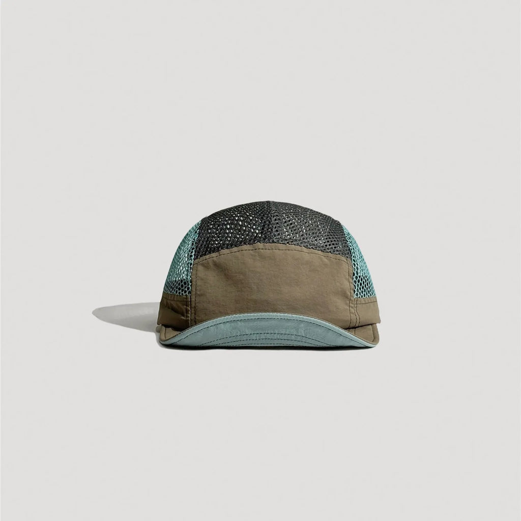 Unisex outdoor mesh cap featuring colour block panels and lightweight nylon fabric