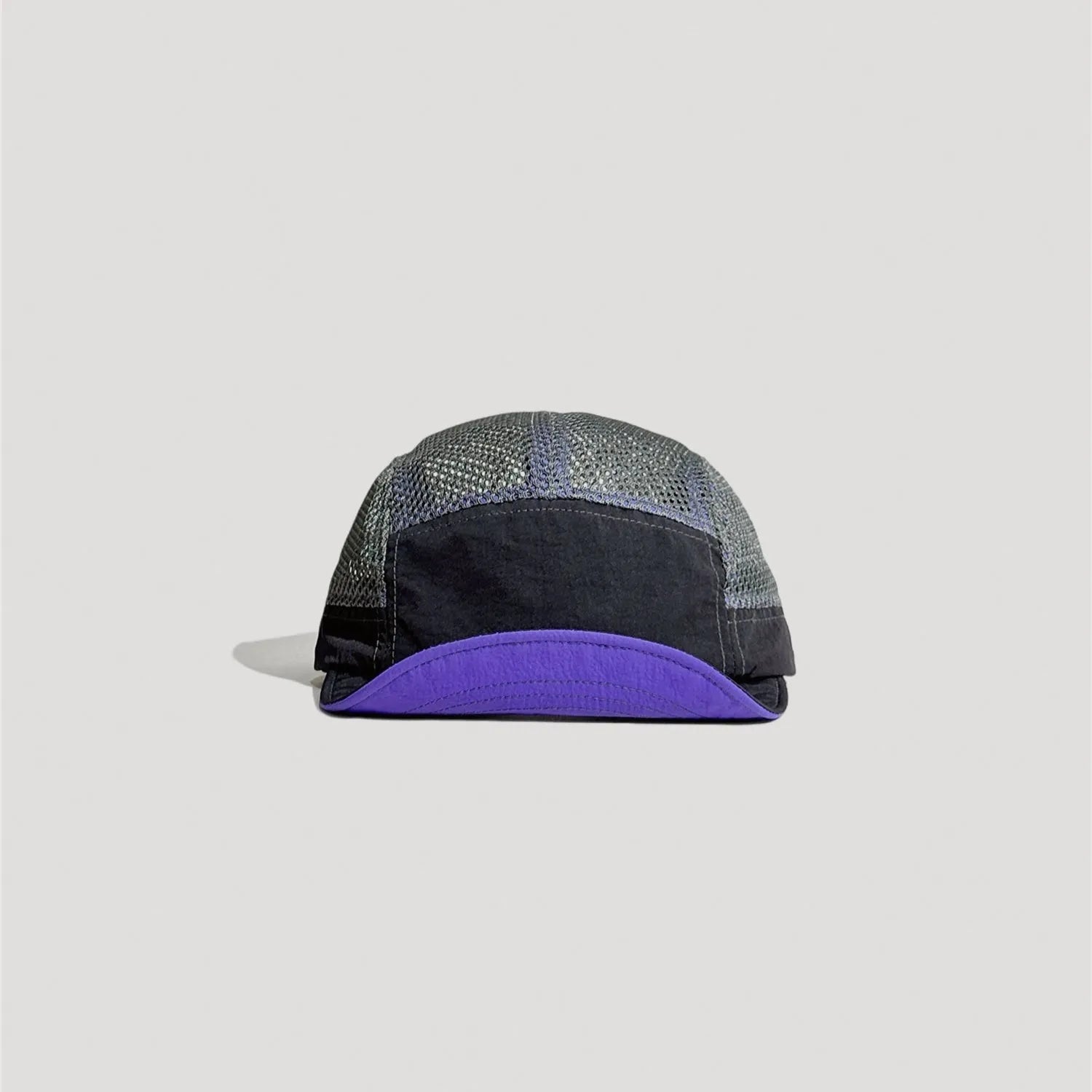 Unisex outdoor mesh cap featuring colour block panels and lightweight nylon fabric