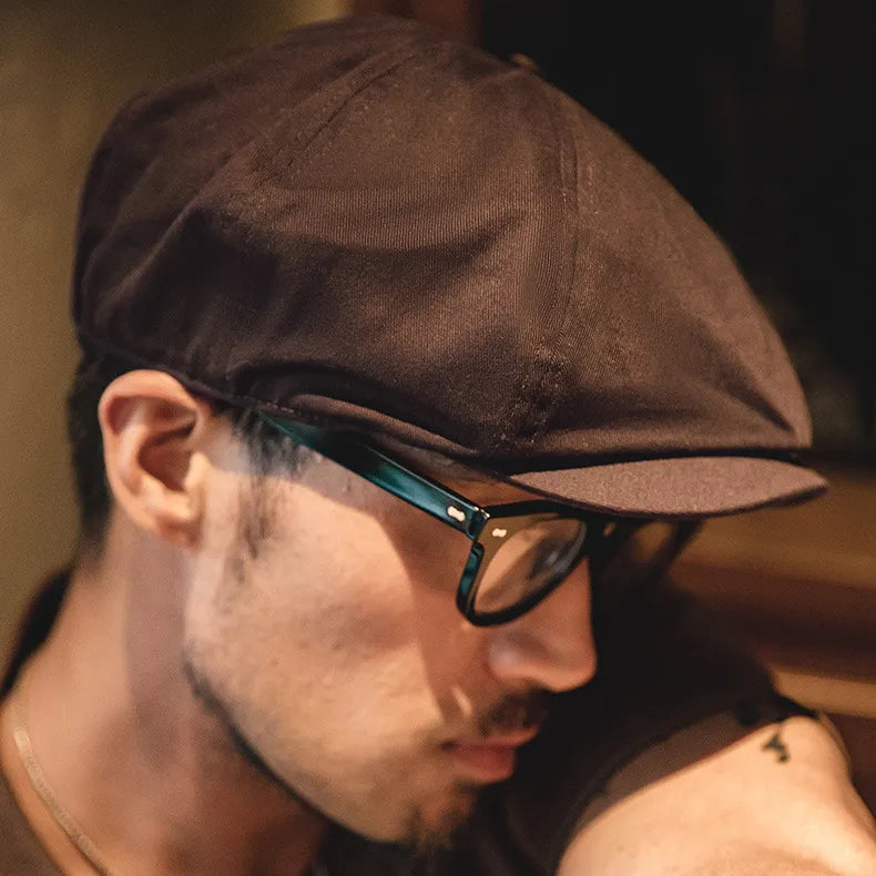 Men's vintage brown newsboy cap with classic British style and retro outfit