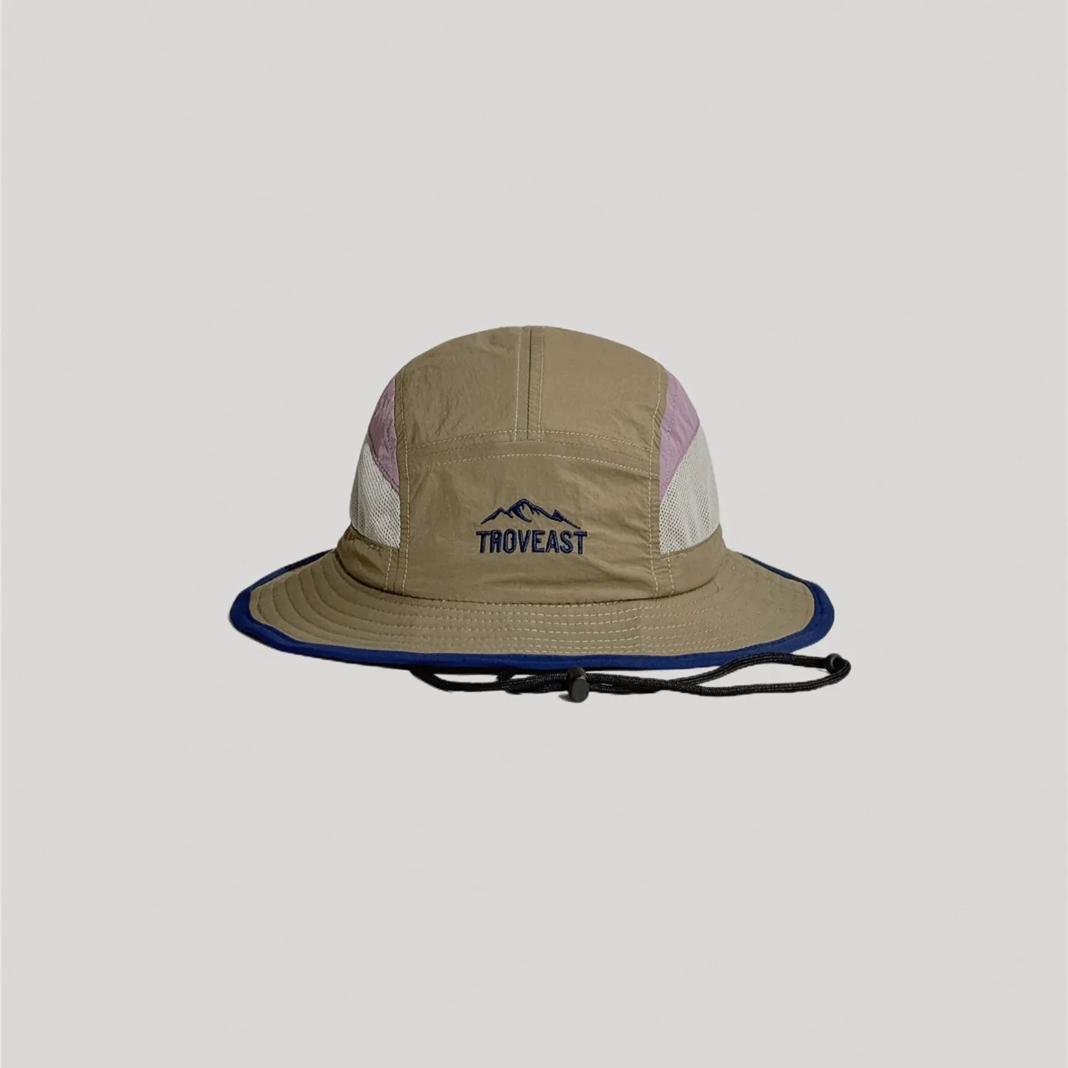 Technical outdoor bucket hat with lightweight nylon fabric and modern design